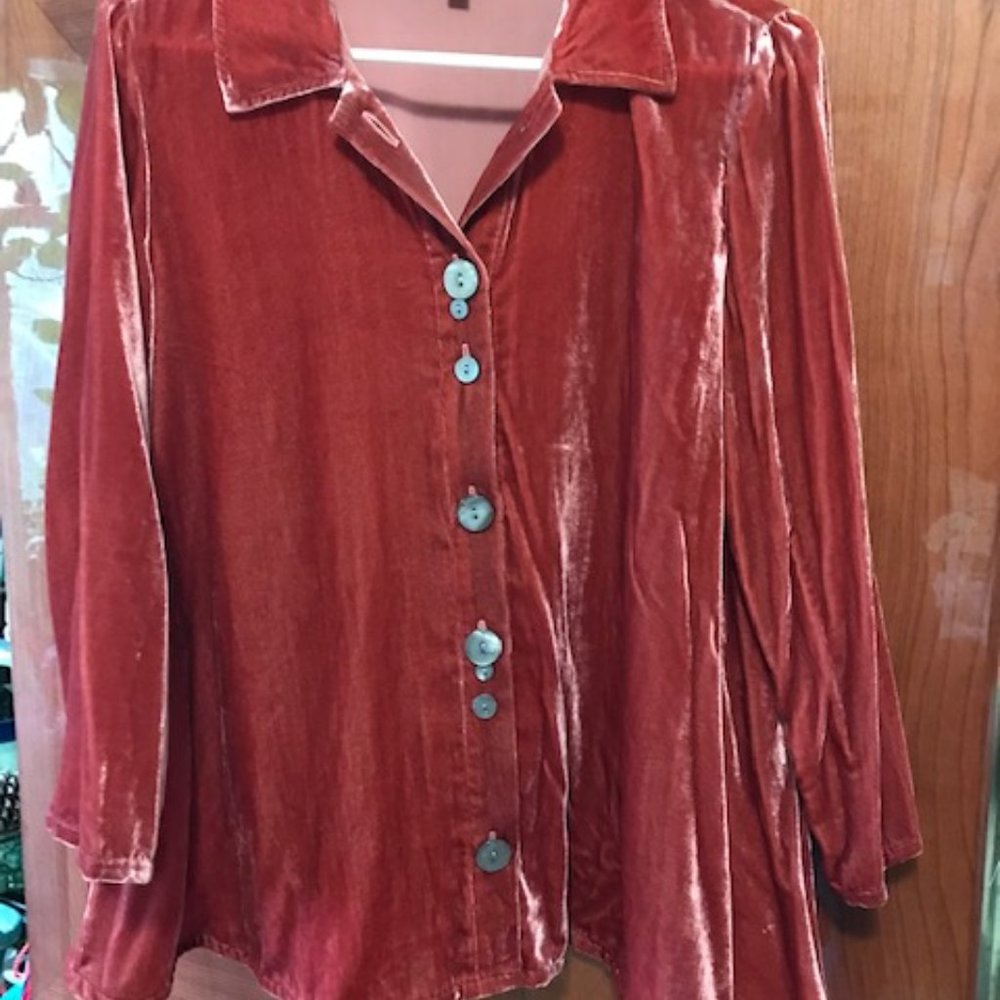 NWOT-HABITAT womens swing top-orange velour with artistic buttons
